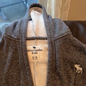 Abercrombie kids grey open long sleeve sweatshirt/cardigan.